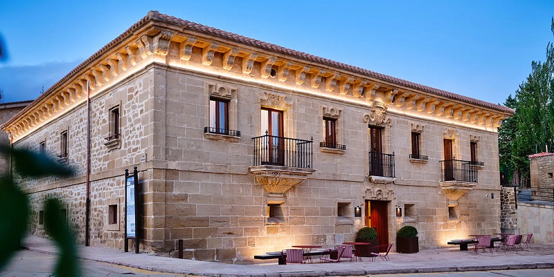 Hotel Palacio de Samaniego, la lujosa esencia de la familia Rothschild en un pequeño pueblo de La Rioja alavesa