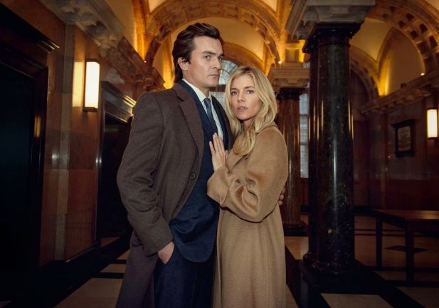 'Anatomía de un escándalo': ¿por qué la adictiva serie de Netflix sobre el MeToo ha sido vapuleada sin piedad por la crítica?