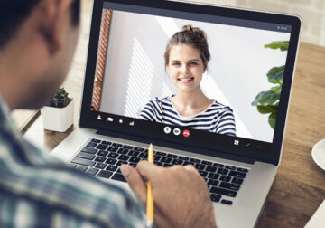 Tres trucos para triunfar en las entrevistas de trabajo por videollamada y sacarte el máximo partido