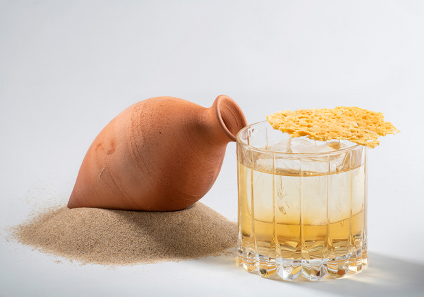 Cócteles 'auditivos' o en forma de dragón: cuatro coctelerías donde tomarse una copa es toda una experiencia