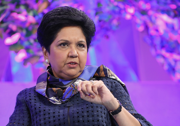 Indra Nooyi: tres rasgos de liderazgo de la inmigrante que llegó a dirigir PepsiCo