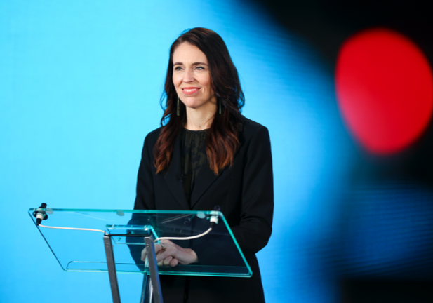 Cómo Jacinda Ardern logró controlar la venta de armas en Nueva Zelanda tras el asesinato de 51 personas