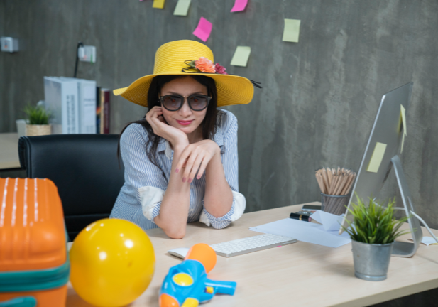 Cerrando por vacaciones: cinco trucos para dejar el trabajo (bien atado) en la oficina antes de irte