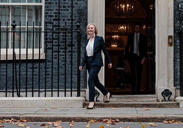 ¿Por qué Liz Truss solo ha durado un mes y medio en el cargo? En cuatro palabras: imprudencia, caos partidista y Brexit