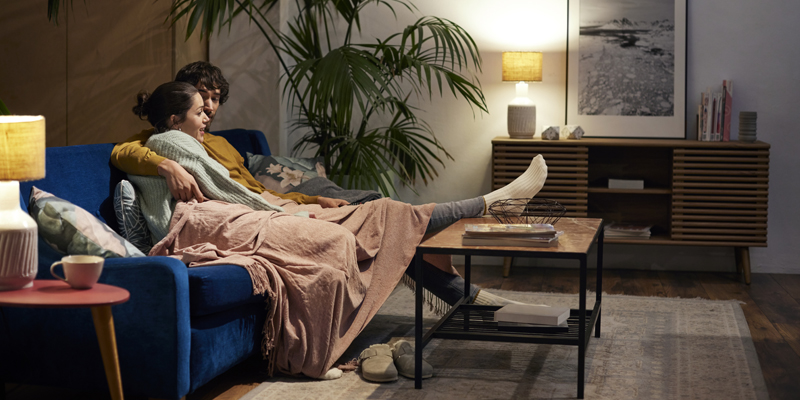 'Cuffing season': 8 consejos para disfrutar de la temporada de sofá sin encender Netflix