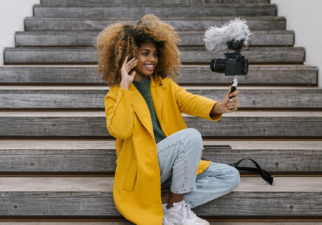 'Youtubers' en el Foro de Davos: Conoce a las mujeres activistas que divulgarán las decisiones de los líderes mundiales